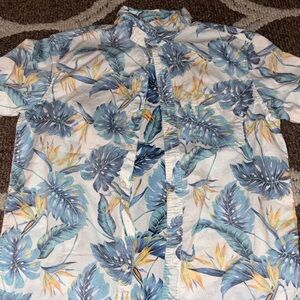 American Eagle Outfitters Tropical Leaf Print Shirt